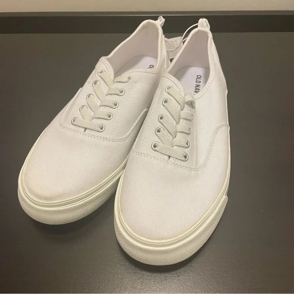 OLD NAVY Canvas Lace Up Sneakers in Calla Lilly White - Picture 3 of 8